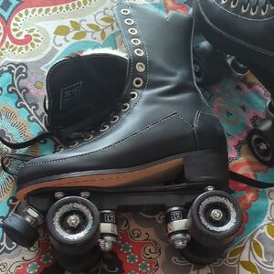 VNLA Black Leather Roller Skates